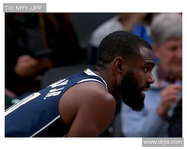 篮网与尼克斯激战正酣比分悬念不断引发球迷热议