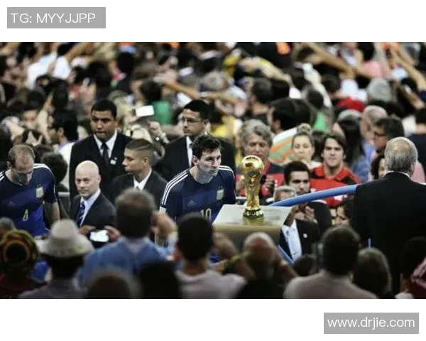 AEK拉卡那迎战皮尔森强强对决引发球迷热议与期待 AEK拉卡那迎战皮尔森强强对决引发球迷热议与期待